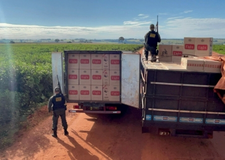 DOF apreende dois caminhões com quase 20 mil pacotes de cigarros contrabandeados do Paraguai