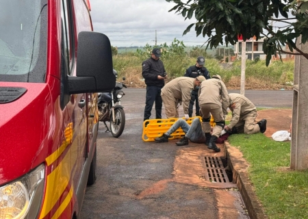 Motociclista sofre queda e fica ferido no Jardim Universitário