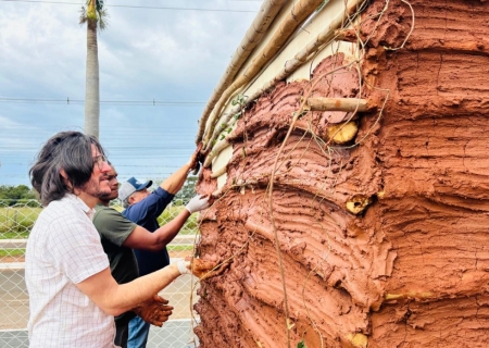 Cidade do Sereno: cenografia de festa em Batayporã inclui até casinha de barro