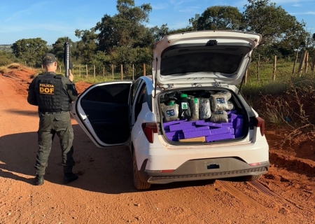 Ao ver barreira do DOF, traficante abandona carro abarrotado de drogas em Nova Andradina