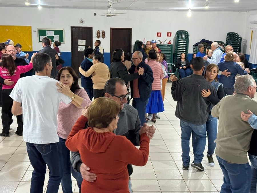 Bailinho beneficente do Conviver de Batayporã arrecada doações para o Hospital do Amor