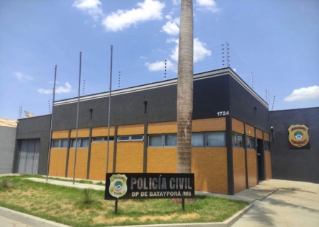 Mulher é agredida por suposta rival amorosa em frente a salão de beleza em Batayporã