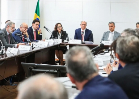 Governo busca negociação com EUA e pede apoio de empresários