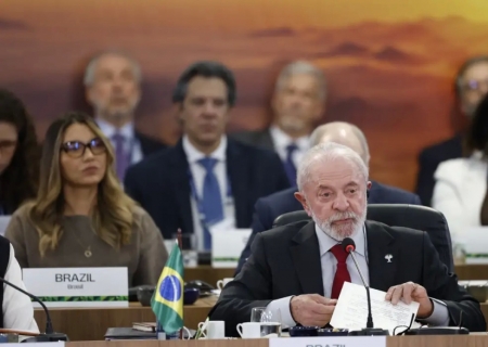 Lula critica incentivos financeiros ao setor de combustíveis fósseis