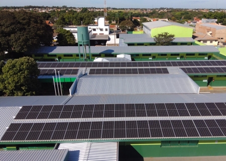 Placas solares e produção de energia limpa levam modernidade e economia de gastos às escolas estaduais de Mato Grosso do Sul