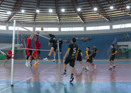 3ª etapa dos Jogos Abertos movimenta Nova Andradina com disputas intensas no Voleibol Masculino