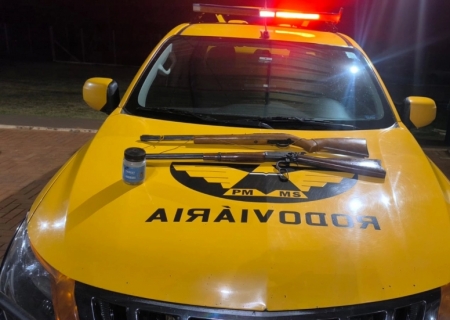 Homem é preso com espingardas e munições em rodovia de Angélica