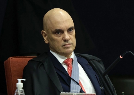 Moraes diz que Eduardo Bolsonaro interfere em processo na Corte