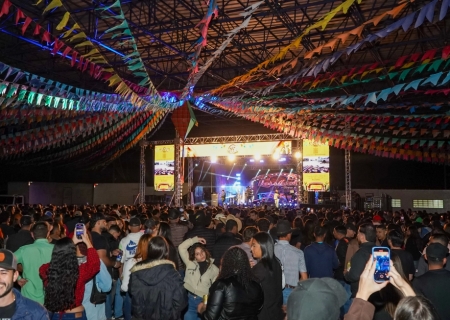 Loubet abre a 41ª Fejuna com público de 5 mil pessoas e noite de pura animação