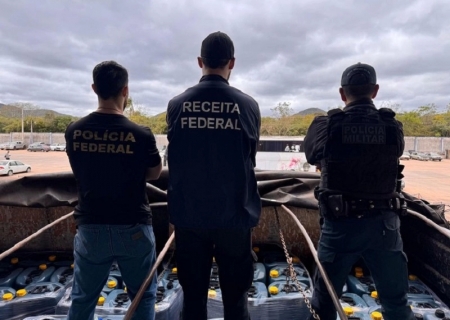 Ação policial apreende 25 mil litros de éter etílico em carreta na fronteira