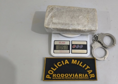 Passageira é presa com mais de 1 kg de pasta base de cocaína durante fiscalização na MS-145 em Angélica