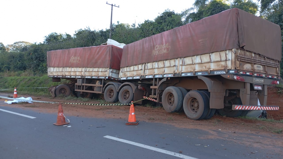 Grave acidente entre carreta e carro deixa uma pessoa morta entre Batayporã e Nova Andradina