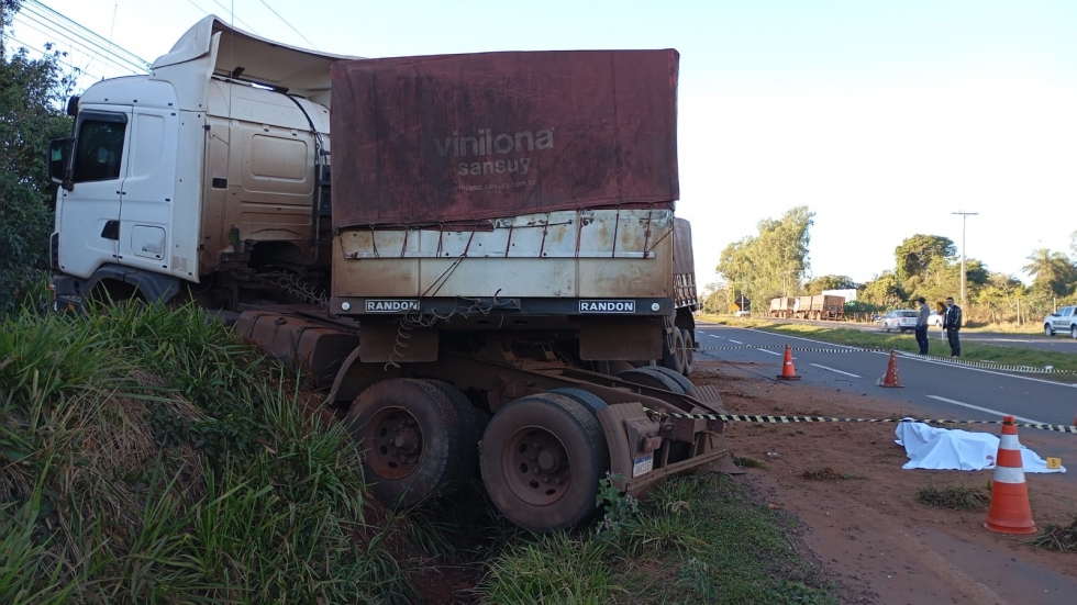 Grave acidente entre carreta e carro deixa uma pessoa morta entre Batayporã e Nova Andradina