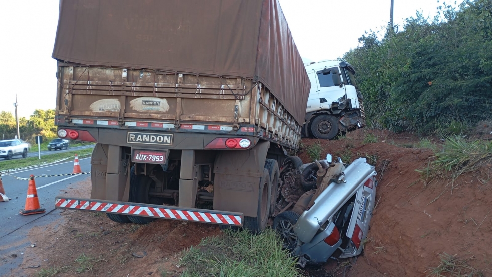 Grave acidente entre carreta e carro deixa uma pessoa morta entre Batayporã e Nova Andradina