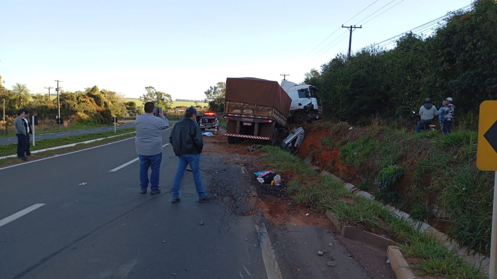 Grave acidente entre carreta e carro deixa uma pessoa morta entre Batayporã e Nova Andradina
