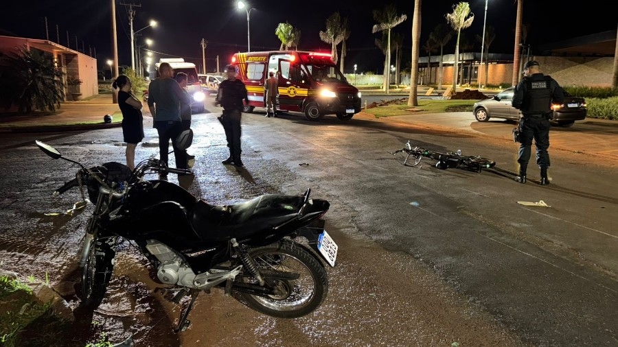 Adolescente entra em via preferencial, colide com moto e dois ficam feridos em Nova Andradina