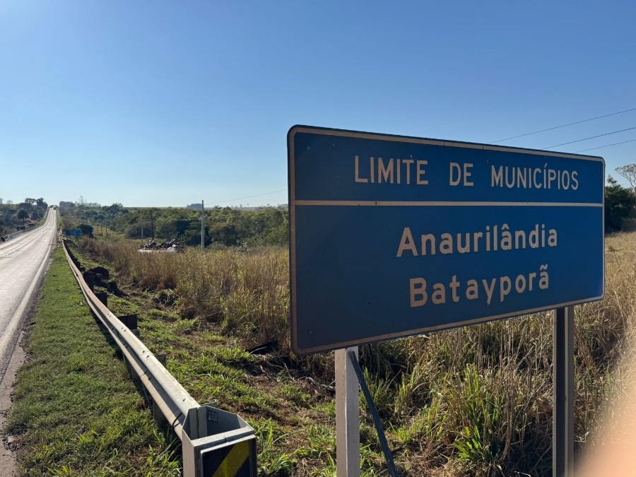 Motoristas saem ilesos de colisão entre carretas-tanque na MS-276 entre Batayporã e Anaurilândia