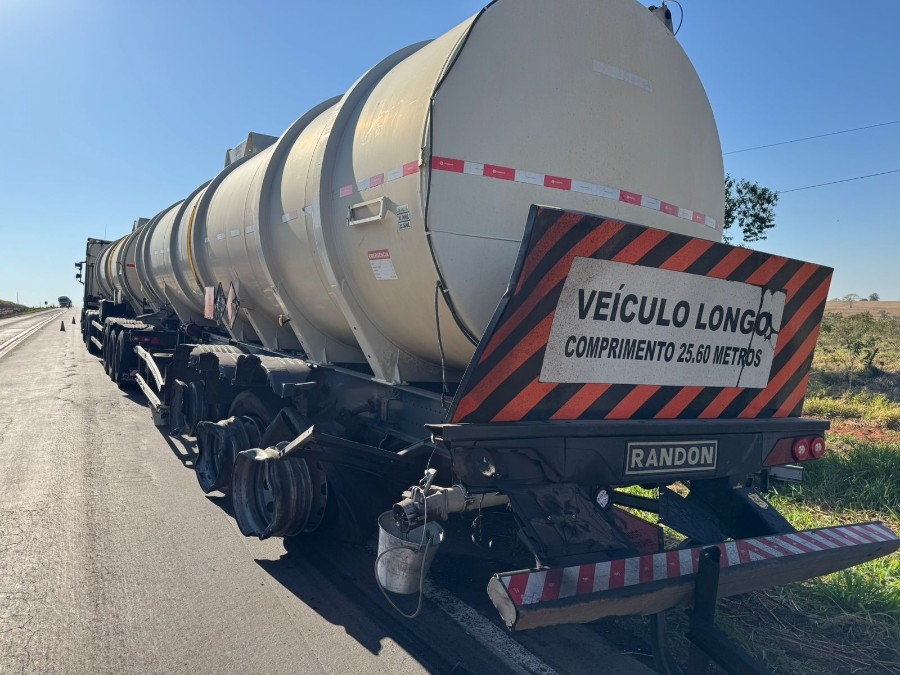 Motoristas saem ilesos de colisão entre carretas-tanque na MS-276 entre Batayporã e Anaurilândia