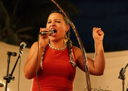 Escritora retorna ao assentamento onde cresceu com projeto sobre literatura e igualdade de gênero