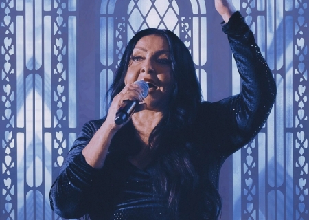 Shirley Carvalhaes se apresenta neste sábado em Nova Andradina