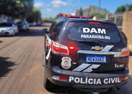 Por ciúmes, homem esfaqueia companheira e é preso em Paranaíba