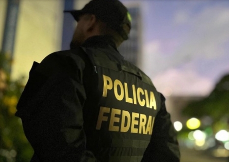 Polícia Federal apreende carreta com mais de R$ 1 milhão em essências de narguilé contrabandeadas