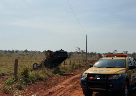 Caminhonete capota após colisão na MS-276 entre Batayporã e Anaurilândia