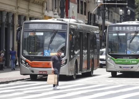 Serviços atingem maior patamar da série histórica, impulsionados pelo transporte