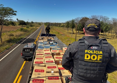 Carreta com mais de 12 mil pacotes de cigarros contrabandeados é apreendida pelo DOF em Angélica