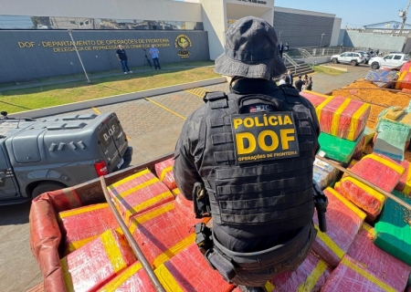Mais de 15 toneladas de maconha são apreendidas escondidas em carga de milho em Amambai