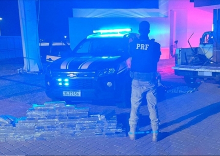 PRF apreende 128 kg de maconha em caminhonete com fundo falso em Brasilândia