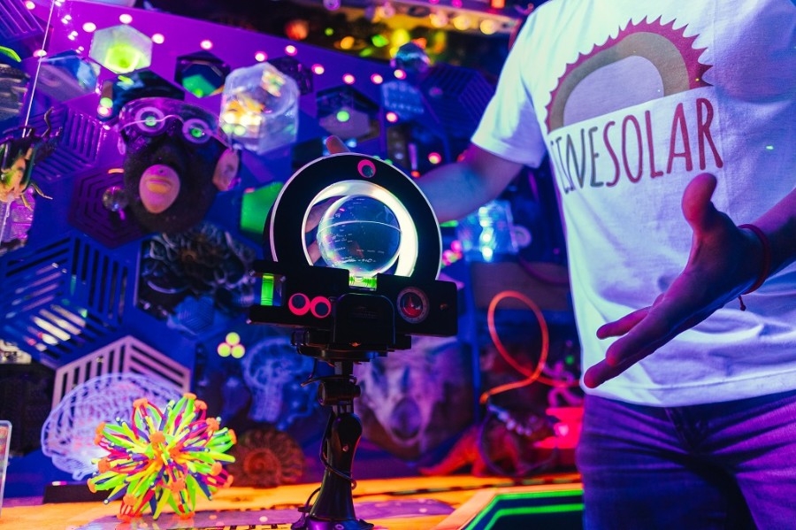 CineSolarzinho estaciona em Batayporã com cinema movido a energia solar, pipoca e diversão gratuita
