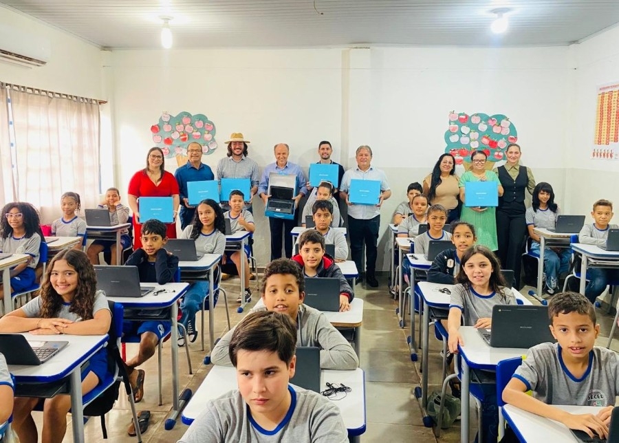 Escola Anízio Teixeira Polo, em Batayporã, adquire  37 Chromebooks