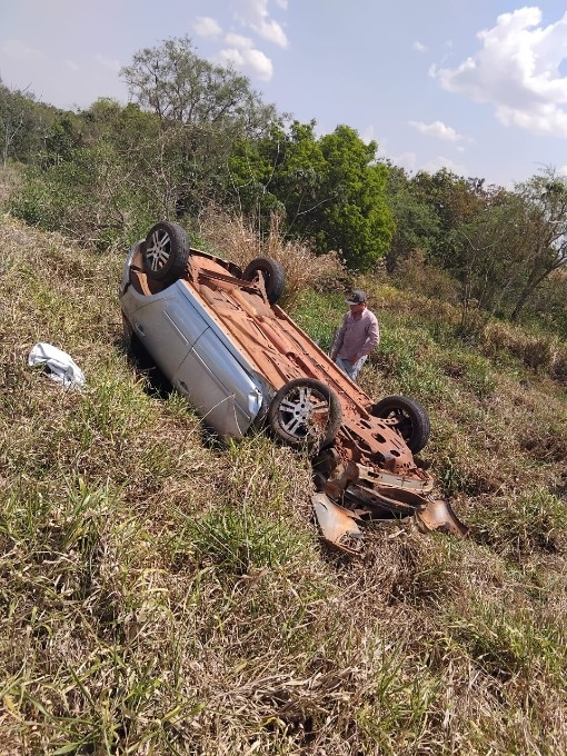 Mulher e duas crianças ficam feridas em capotamento na MS-473 entre Nova Andradina e Taquarussu