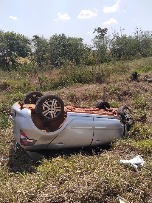Mulher e duas crianças ficam feridas em capotamento na MS-473 entre Nova Andradina e Taquarussu