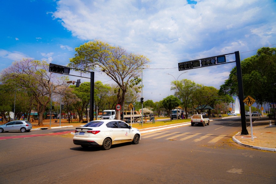 Prefeitura instala semáforos de última geração e reforça segurança no trânsito de Nova Andradina