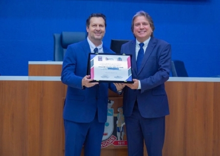Deputado Caravina recebe título de Cidadão Três-Lagoense