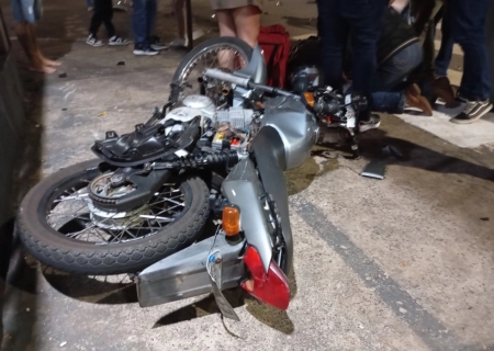 Veículo cruza avenida, atinge motoentregador e condutor foge sem prestar socorro em Nova Andradina