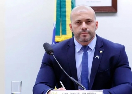 Moraes autoriza regime aberto para Daniel Silveira com restrições