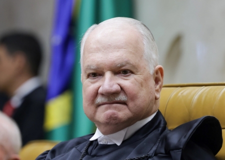STF não deixará de julgar leis que afrontam a Constituição, diz Fachin