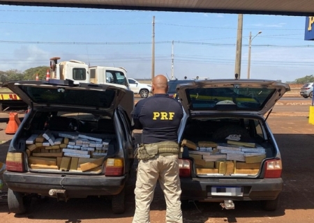 PRF apreende 471 kg de maconha em dois veículos em Dourados