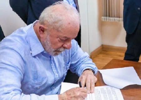 Lula veta mudança na Ficha Limpa que reduziria tempo de punição