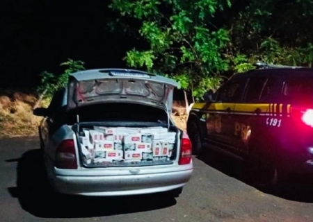 Após fuga de abordagem, contrabandista abandona carro com 10 mil maços de cigarros em Bataguassu