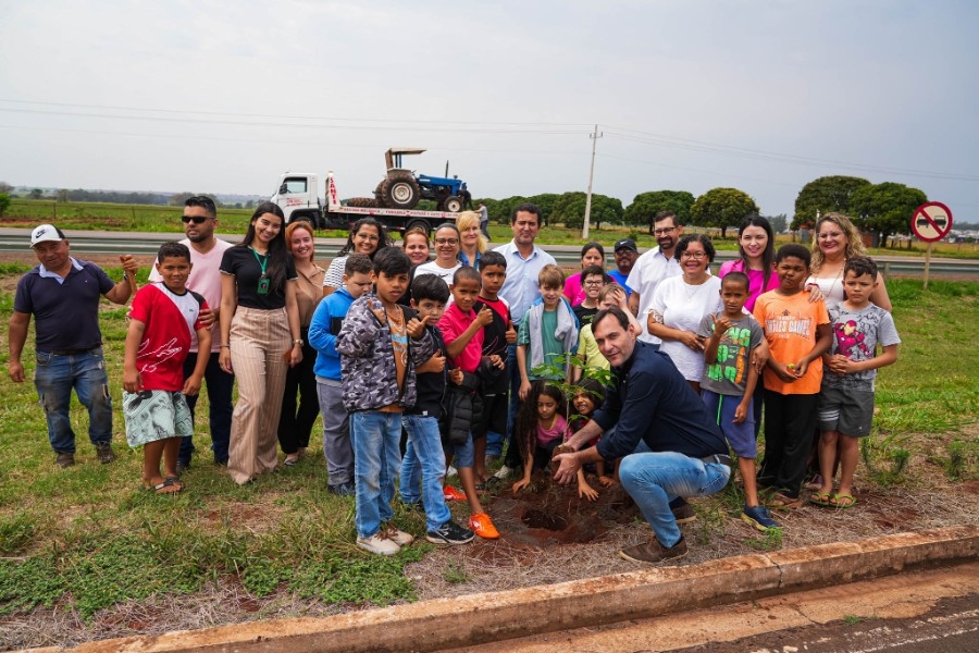 Plantio de Ipês-rosa abre ações do Outubro Rosa em Nova Andradina