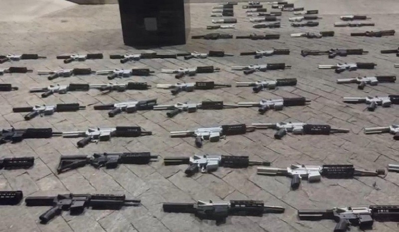 Polícia Federal deflagra operação contra fábrica clandestina de fuzis que abastecia facções do Rio de Janeiro
