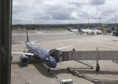 Avião supera ônibus como segundo meio mais comum de viagens pessoais