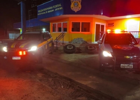 Canil do 3º BPM e PRF apreendem 100 kg de cocaína em Amandina