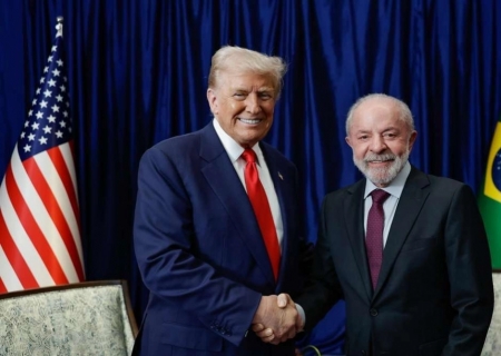 Frente a frente, Lula e Trump conversam por cerca de 50 minutos na Malásia