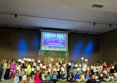 Noite de Autógrafos celebra talento e criatividade de alunos da Escola João de Lima Paes em Nova Andradina