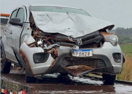 Colisão frontal entre micro-ônibus e carro deixa feridos na MS-276, em Batayporã